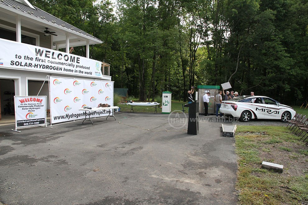 Hydrogen House Dedication 9/11/2015 Pennington NJ - Before the start of the event - Welcome Banner