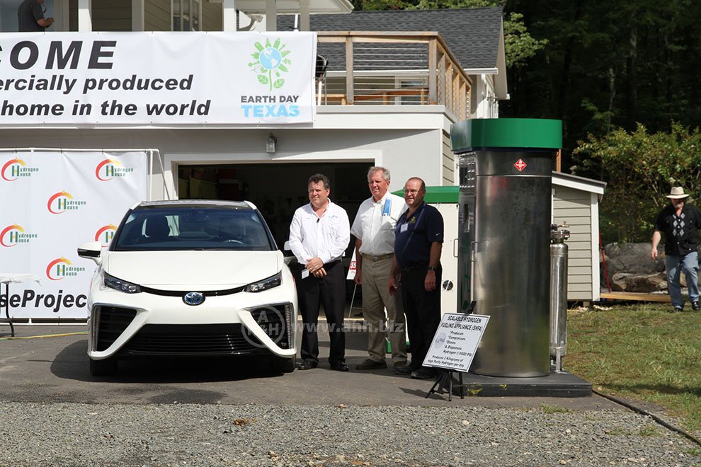 Mike Strizki and Representatives from manufacturers of Hydrogen Infrastructure components.