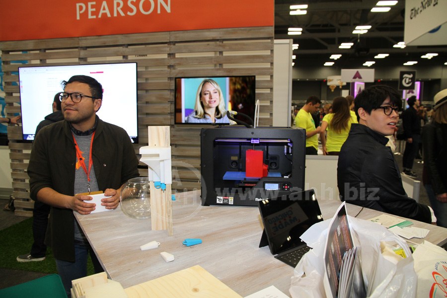 SXSW-2014, Makerbot 3-D printing booth at the trade show